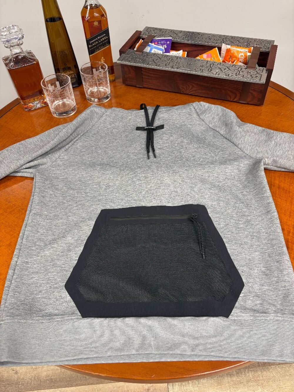 On Running "Mesh-Pocket Drawstring" Pullover + Men's Large + Flawless